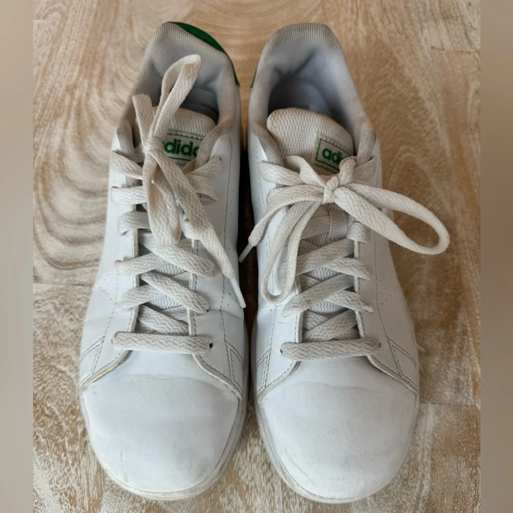 Adidas Advantage white/green low top size 5 fits women’s size 7